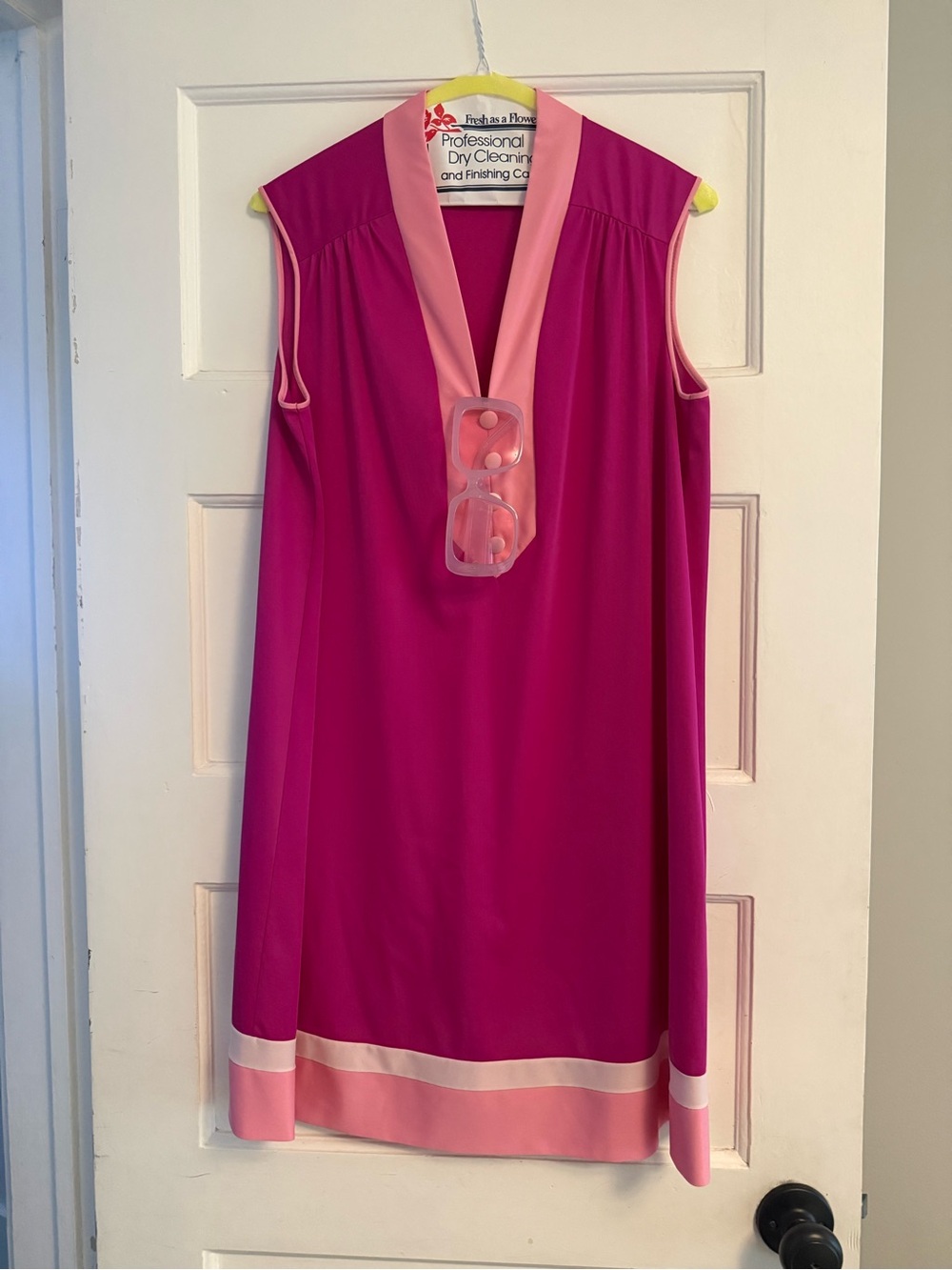 Sleeveless Pink Shift Dress with Contrast Trim - great 60s vibe bonus sunglasses